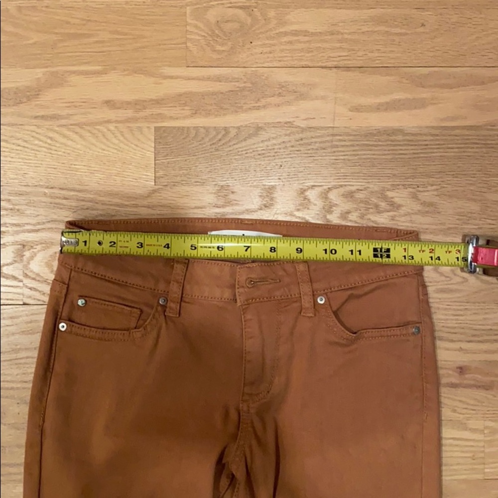 else mustard color skinny jeans. - Picture 6 of 8